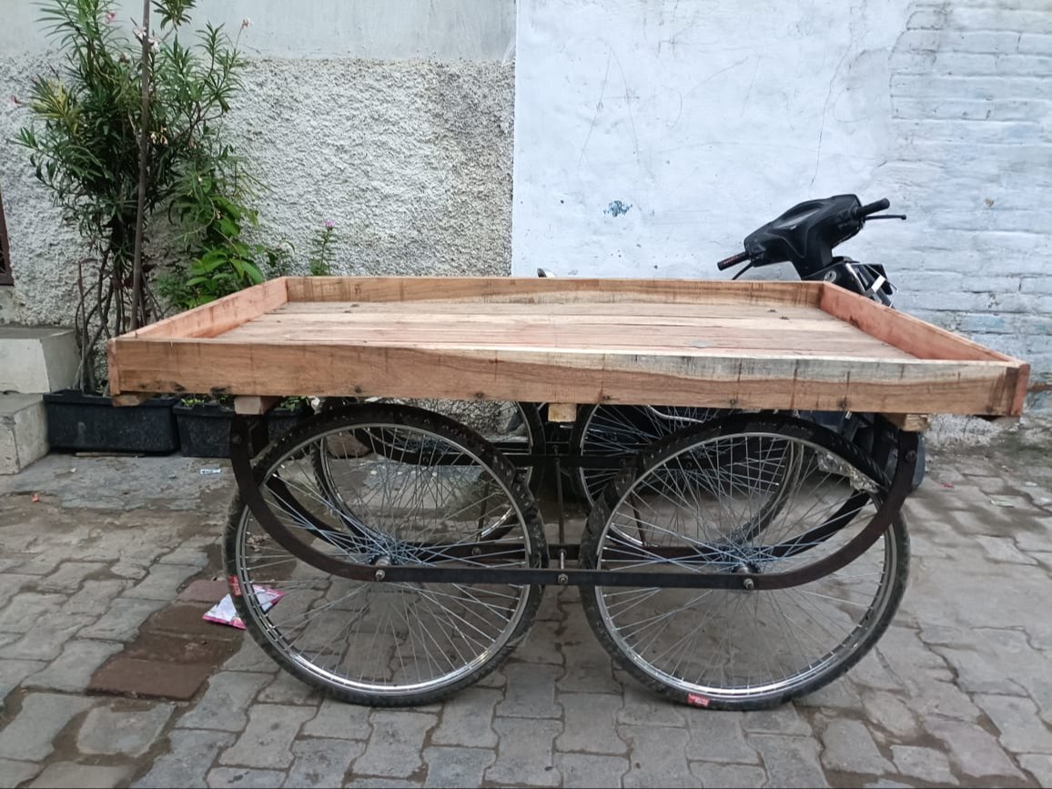 Fruit Trolley Rickshaw Manufacturing Unit in Punjab - Shiv Cycle Rikshaw